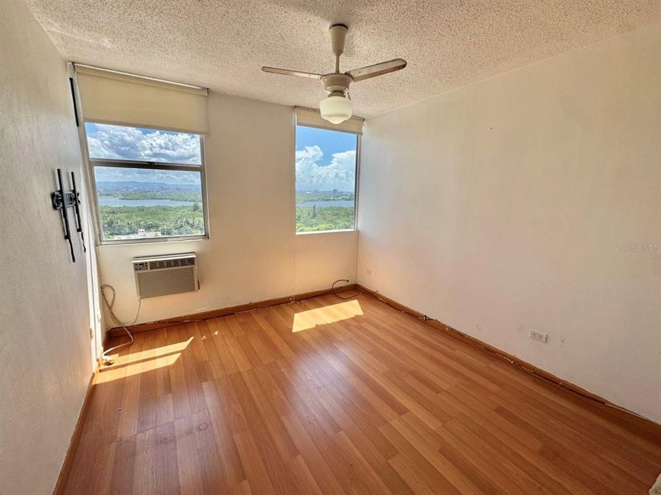 待售: $325,000 (2 贝兹, 2 浴室, 1200 平方英尺)