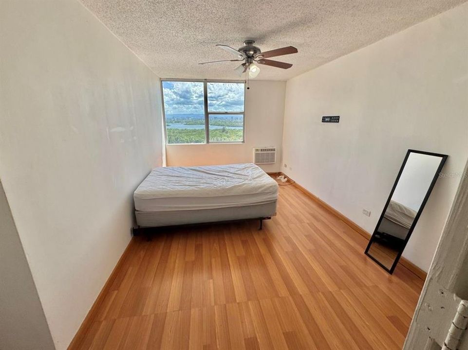 待售: $325,000 (2 贝兹, 2 浴室, 1200 平方英尺)