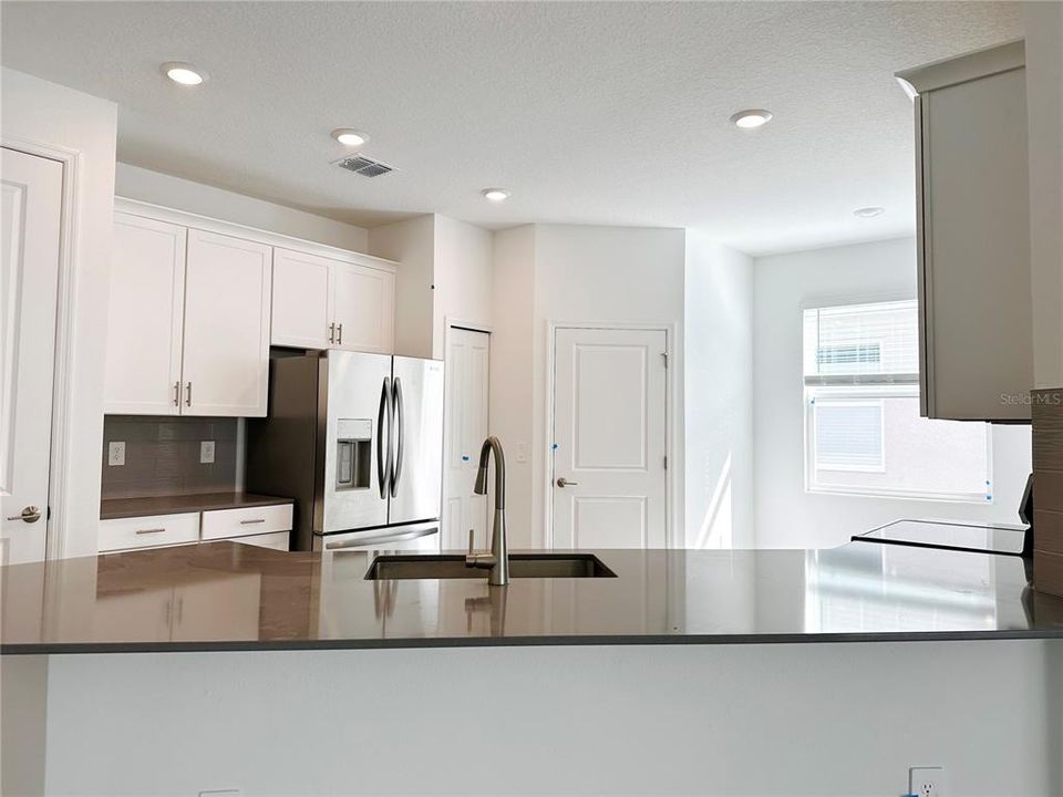 出租: $2,595 (4 贝兹, 3 浴室, 2109 平方英尺)