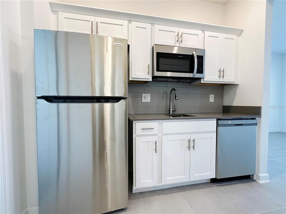 出租: $2,595 (4 贝兹, 3 浴室, 2109 平方英尺)