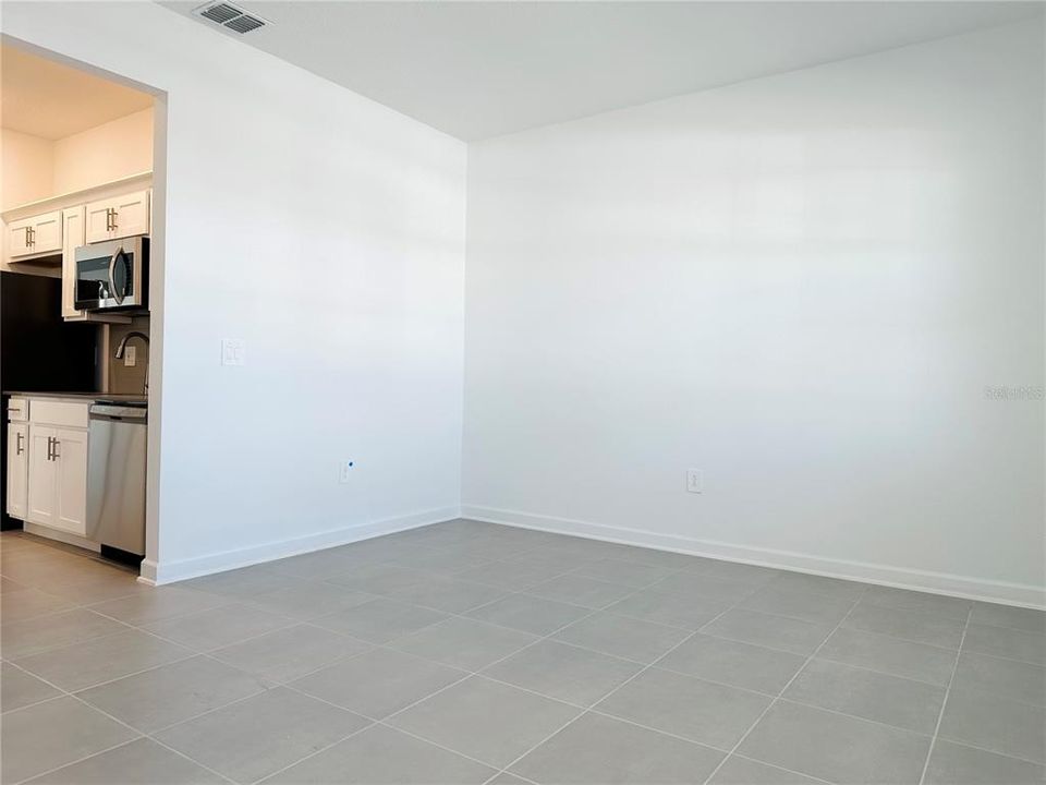 出租: $2,595 (4 贝兹, 3 浴室, 2109 平方英尺)