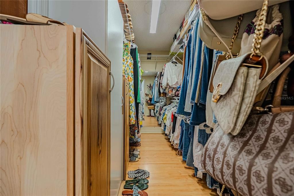 For Sale: $945,000 (4 beds, 2 baths, 2385 Square Feet)