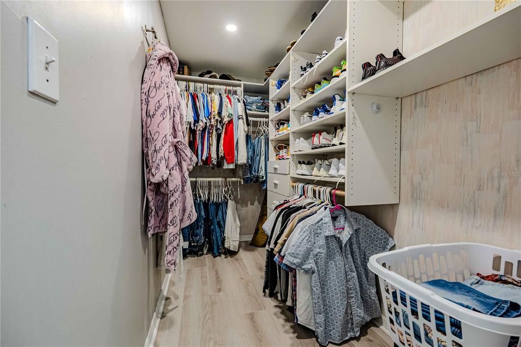 For Sale: $945,000 (4 beds, 2 baths, 2385 Square Feet)