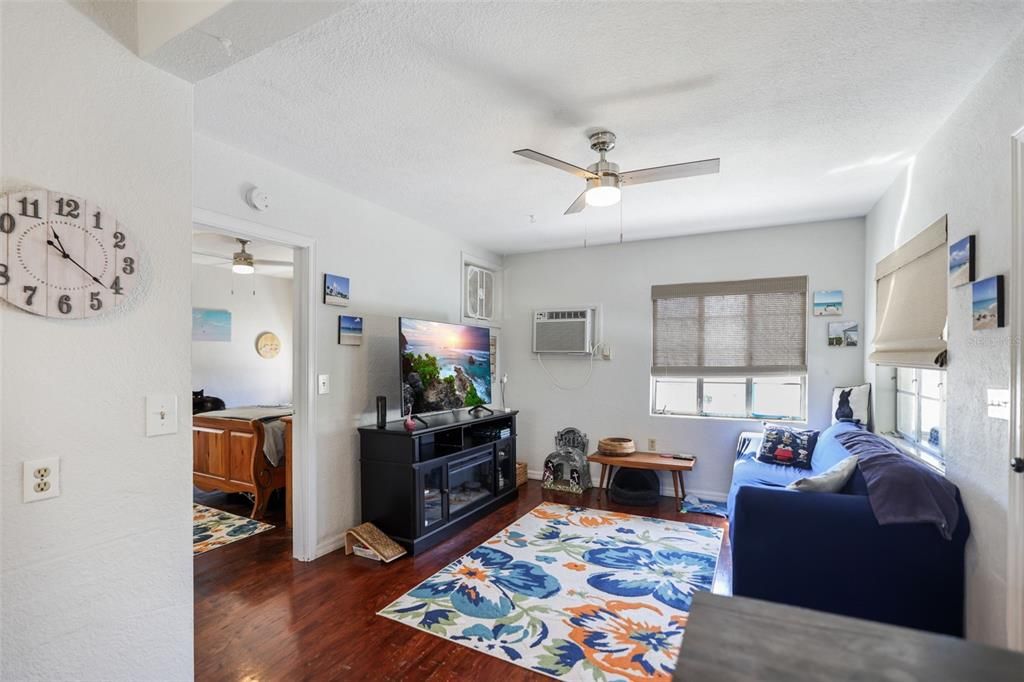 待售: $675,000 (3 贝兹, 2 浴室, 1686 平方英尺)