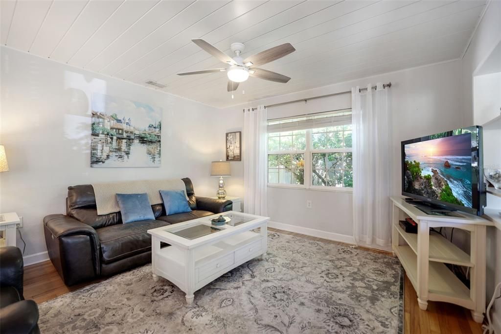 待售: $675,000 (3 贝兹, 2 浴室, 1686 平方英尺)