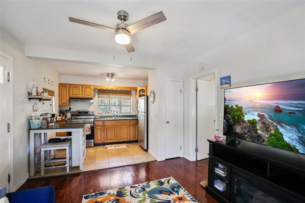 待售: $675,000 (3 贝兹, 2 浴室, 1686 平方英尺)