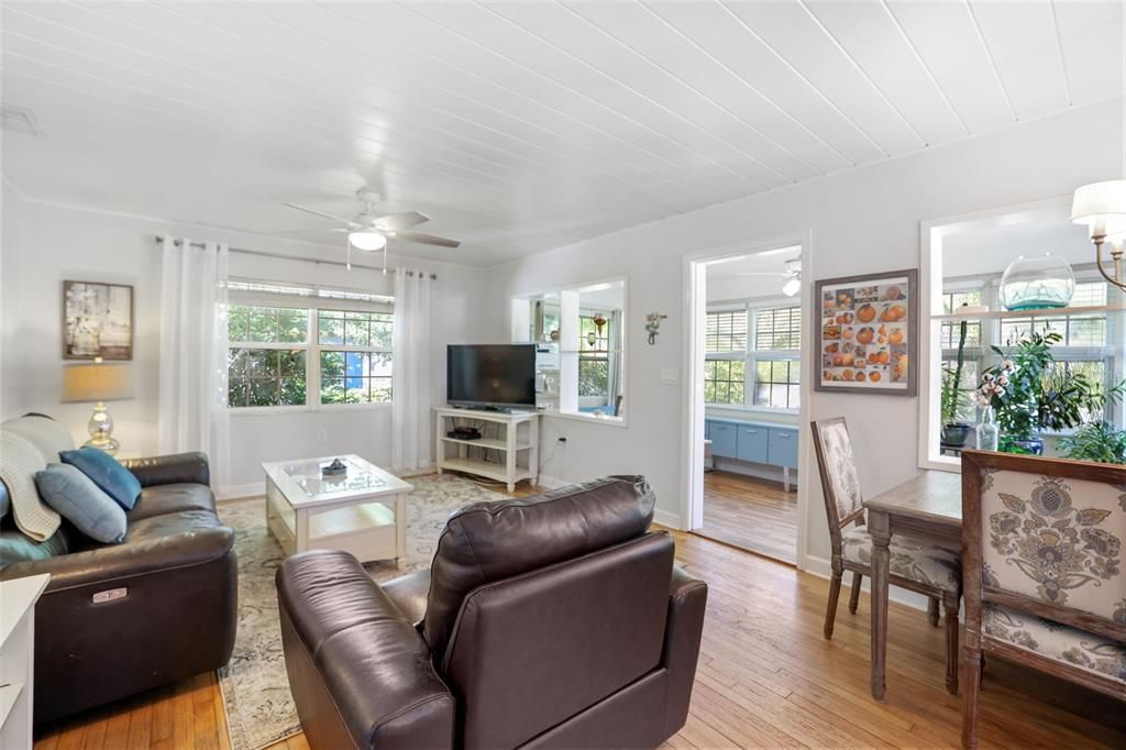 待售: $675,000 (3 贝兹, 2 浴室, 1686 平方英尺)