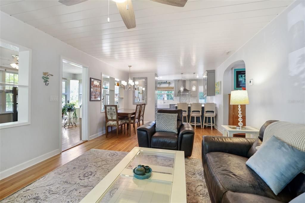 待售: $675,000 (3 贝兹, 2 浴室, 1686 平方英尺)