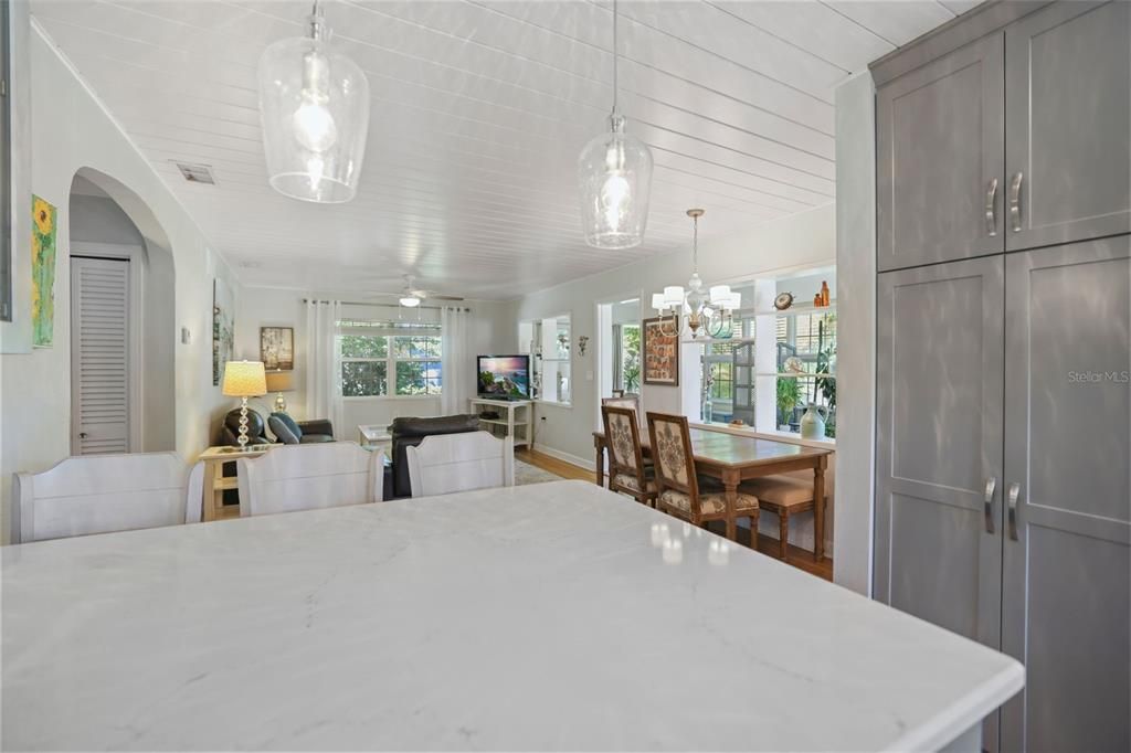 待售: $675,000 (3 贝兹, 2 浴室, 1686 平方英尺)