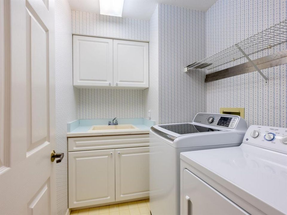 Active With Contract: $350,000 (2 beds, 2 baths, 1513 Square Feet)