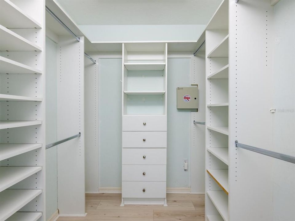 Active With Contract: $350,000 (2 beds, 2 baths, 1513 Square Feet)