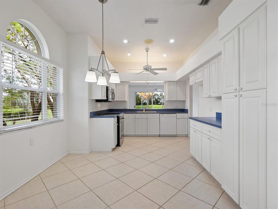 Active With Contract: $350,000 (2 beds, 2 baths, 1513 Square Feet)