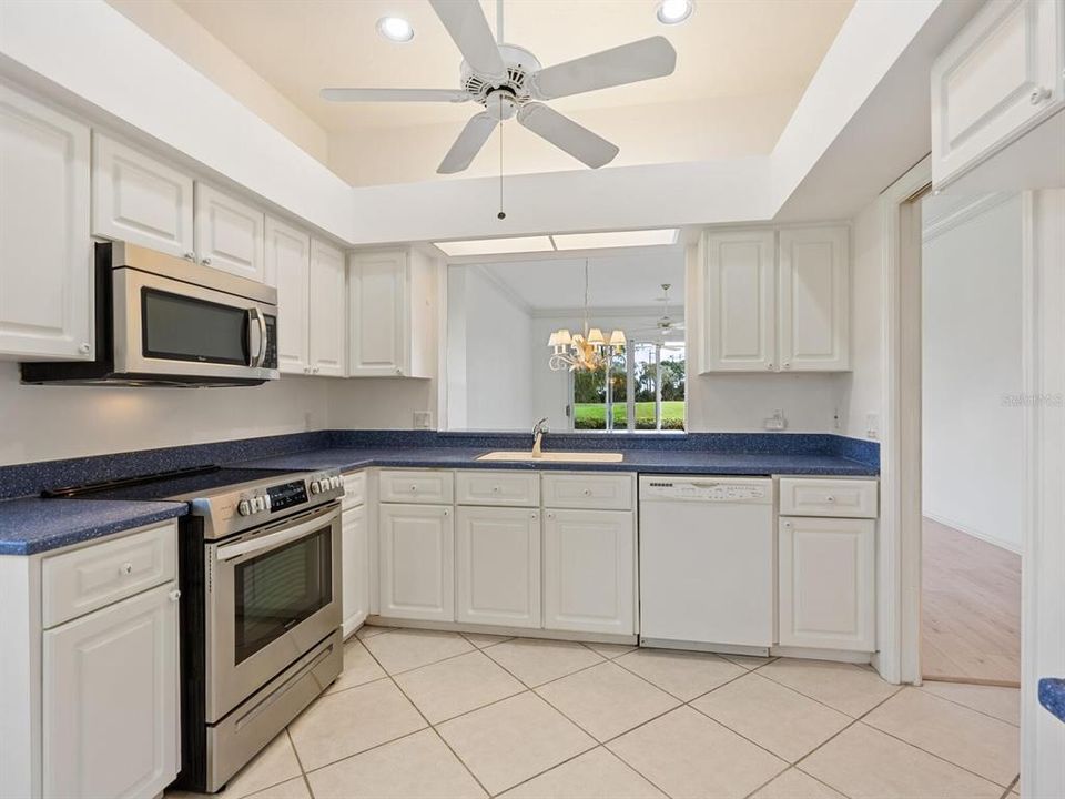 Active With Contract: $350,000 (2 beds, 2 baths, 1513 Square Feet)