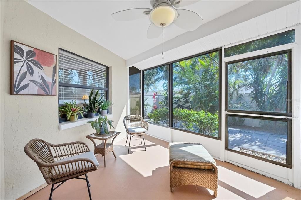 待售: $199,500 (2 贝兹, 1 浴室, 922 平方英尺)