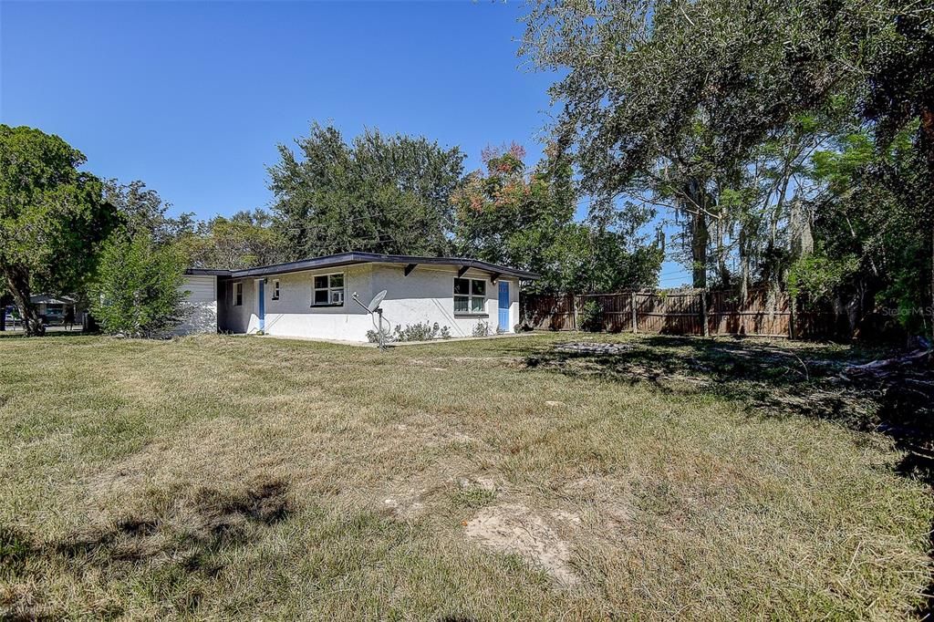 For Sale: $375,000 (6 beds, 0 baths, 1527 Square Feet)