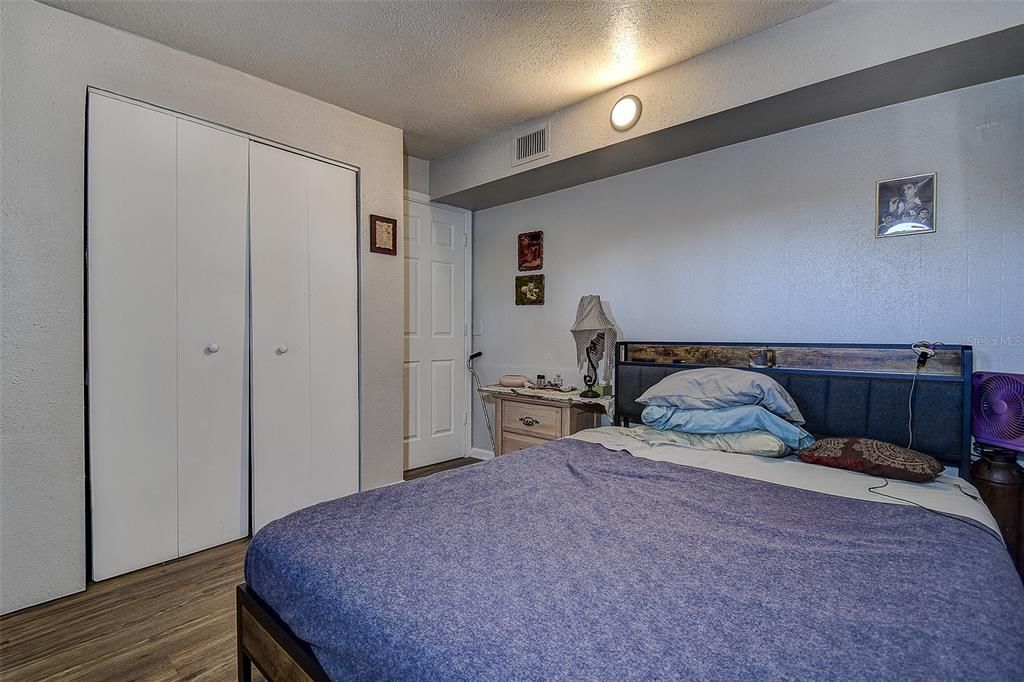 For Sale: $375,000 (6 beds, 0 baths, 1527 Square Feet)