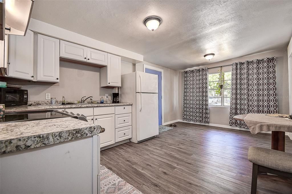 For Sale: $375,000 (6 beds, 0 baths, 1527 Square Feet)