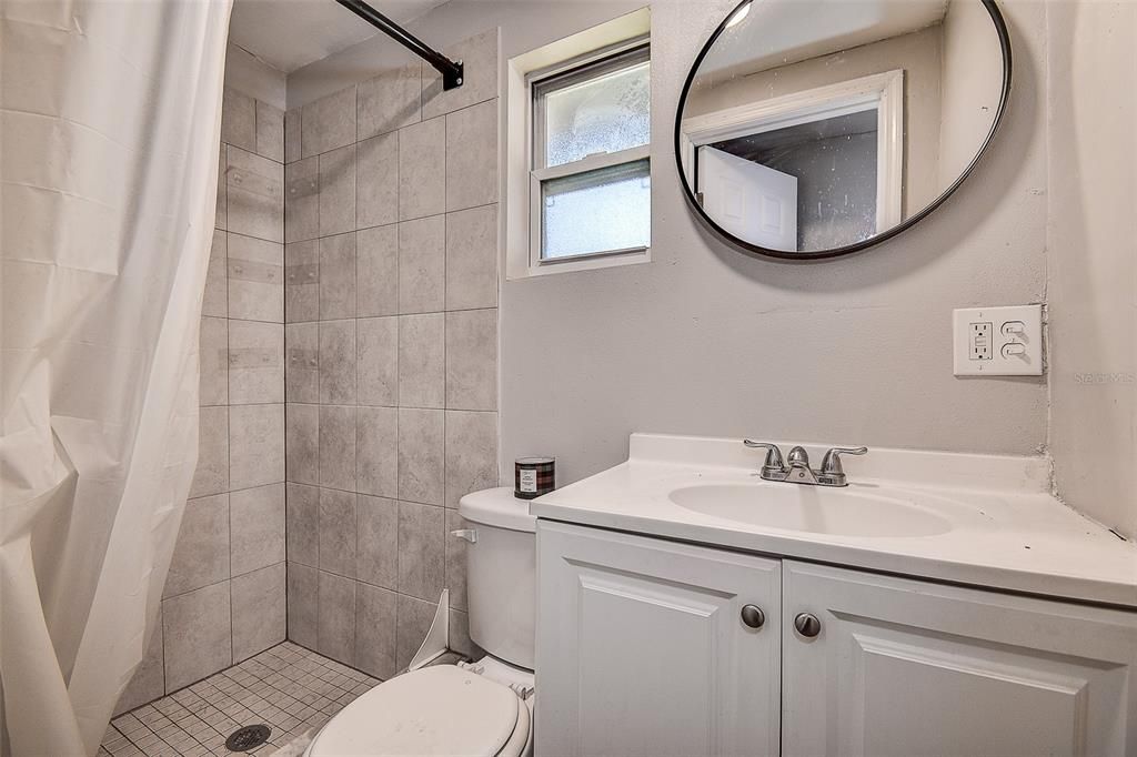 For Sale: $375,000 (6 beds, 0 baths, 1527 Square Feet)