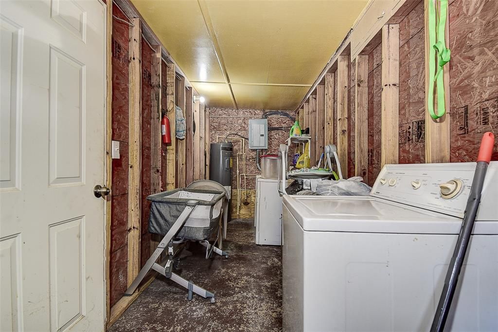 For Sale: $375,000 (6 beds, 0 baths, 1527 Square Feet)