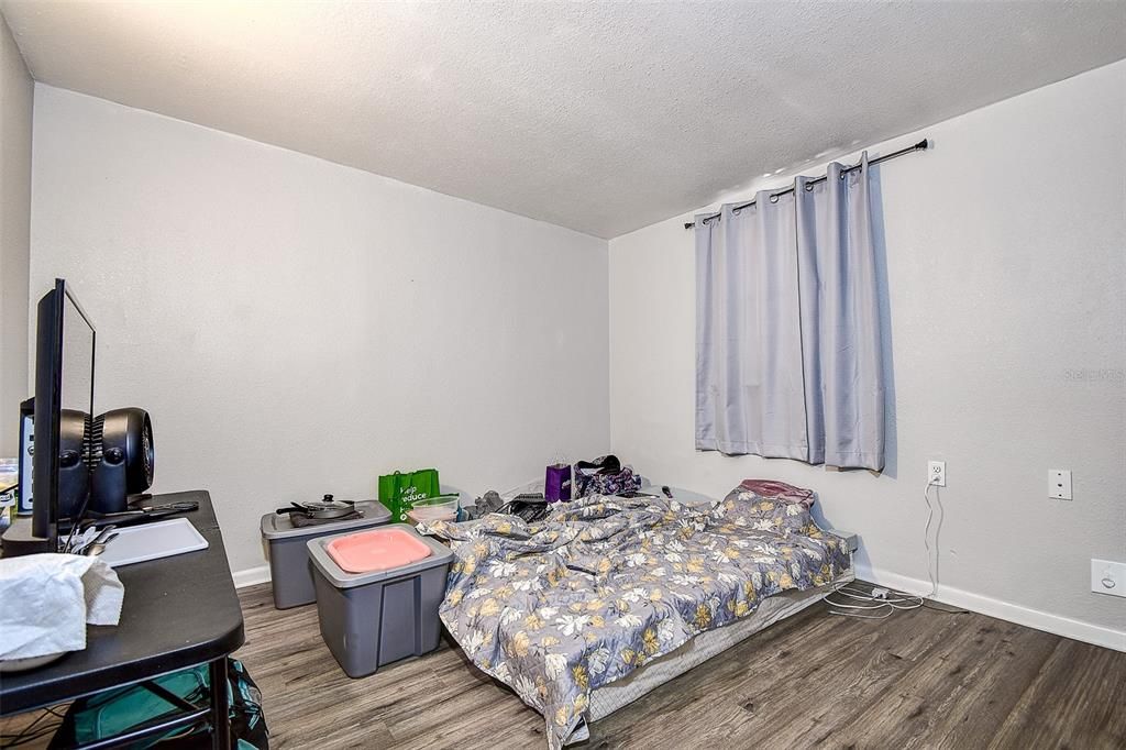 For Sale: $375,000 (6 beds, 0 baths, 1527 Square Feet)