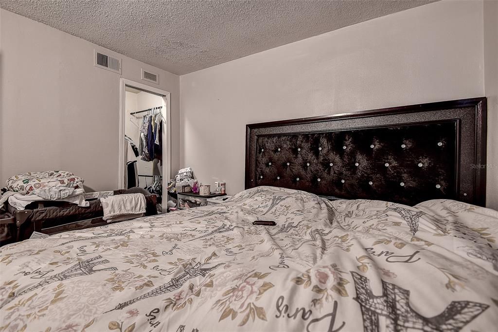 For Sale: $375,000 (6 beds, 0 baths, 1527 Square Feet)