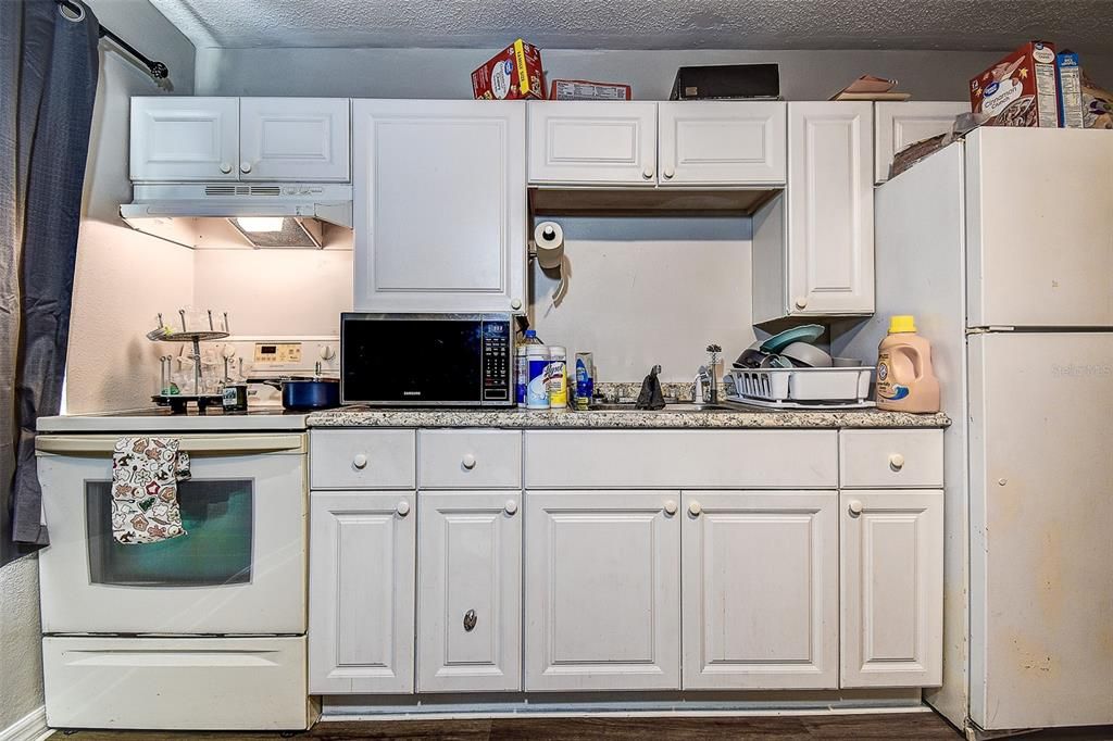 For Sale: $375,000 (6 beds, 0 baths, 1527 Square Feet)