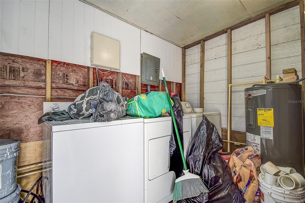 For Sale: $375,000 (6 beds, 0 baths, 1527 Square Feet)