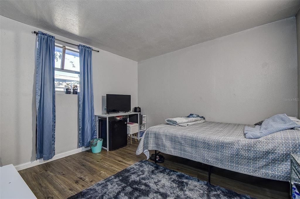 For Sale: $375,000 (6 beds, 0 baths, 1527 Square Feet)