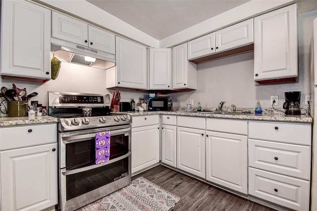 For Sale: $375,000 (6 beds, 0 baths, 1527 Square Feet)