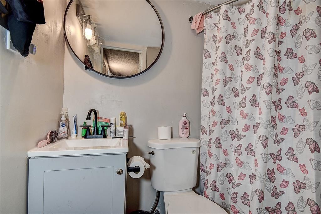 For Sale: $375,000 (6 beds, 0 baths, 1527 Square Feet)