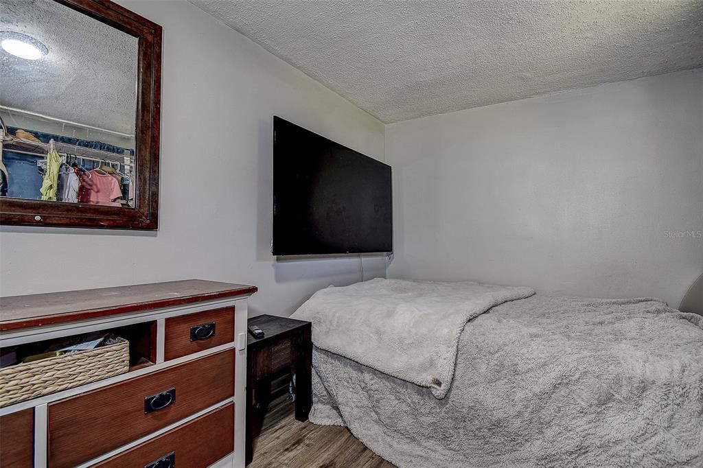 For Sale: $375,000 (6 beds, 0 baths, 1527 Square Feet)