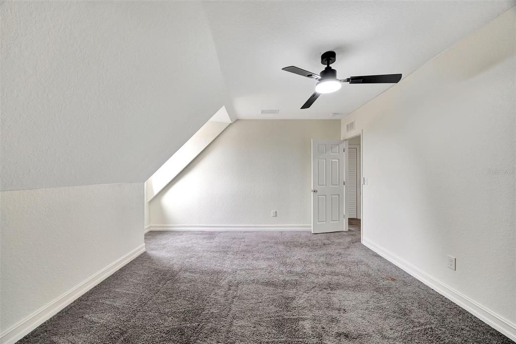 合同活跃: $2,499 (5 贝兹, 2 浴室, 2632 平方英尺)