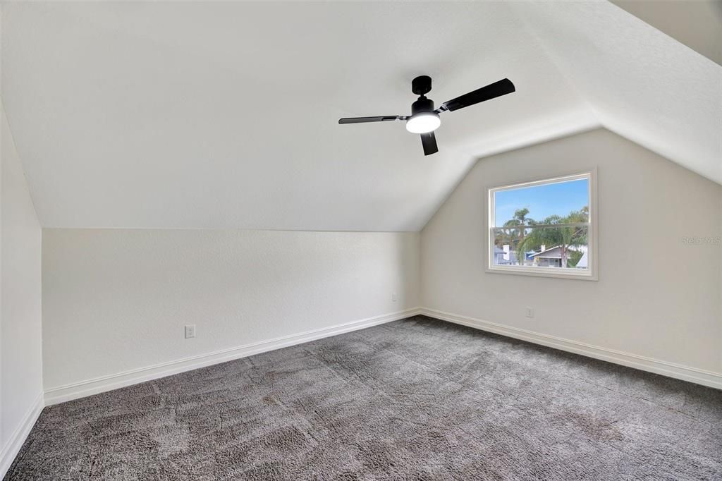 合同活跃: $2,499 (5 贝兹, 2 浴室, 2632 平方英尺)