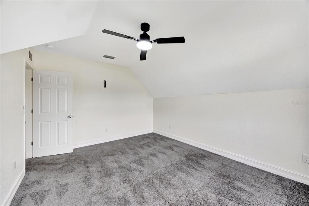 合同活跃: $2,499 (5 贝兹, 2 浴室, 2632 平方英尺)