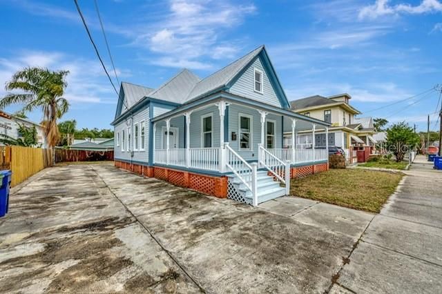 合同活跃: $2,499 (5 贝兹, 2 浴室, 2632 平方英尺)