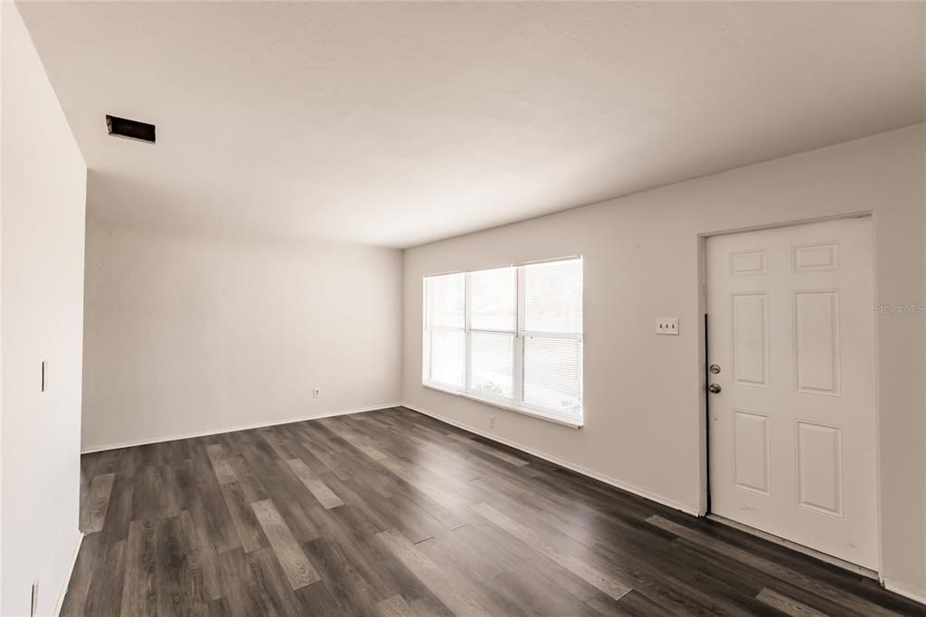 For Sale: $249,970 (4 beds, 2 baths, 1450 Square Feet)