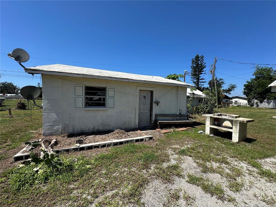 Под контрактом: $495,000 (9 спален, 0 ванн, 892 Квадратных фут)