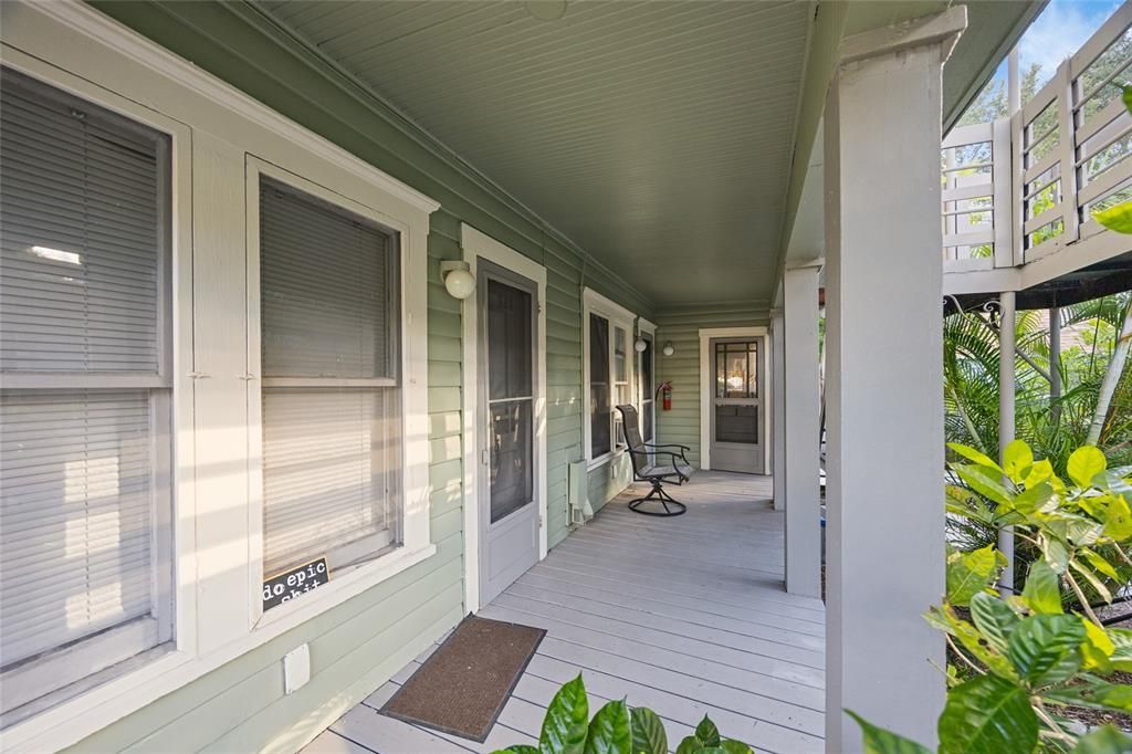 合同活跃: $1,200,000 (8 贝兹, 0 浴室, 4559 平方英尺)