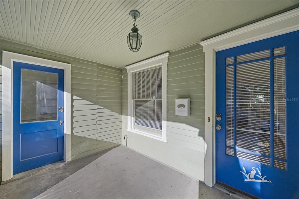 合同活跃: $1,200,000 (8 贝兹, 0 浴室, 4559 平方英尺)