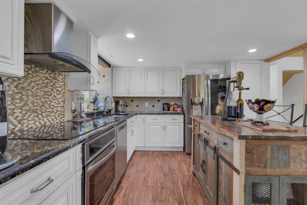 На продажу: $749,900 (4 спален, 3 ванн, 2706 Квадратных фут)