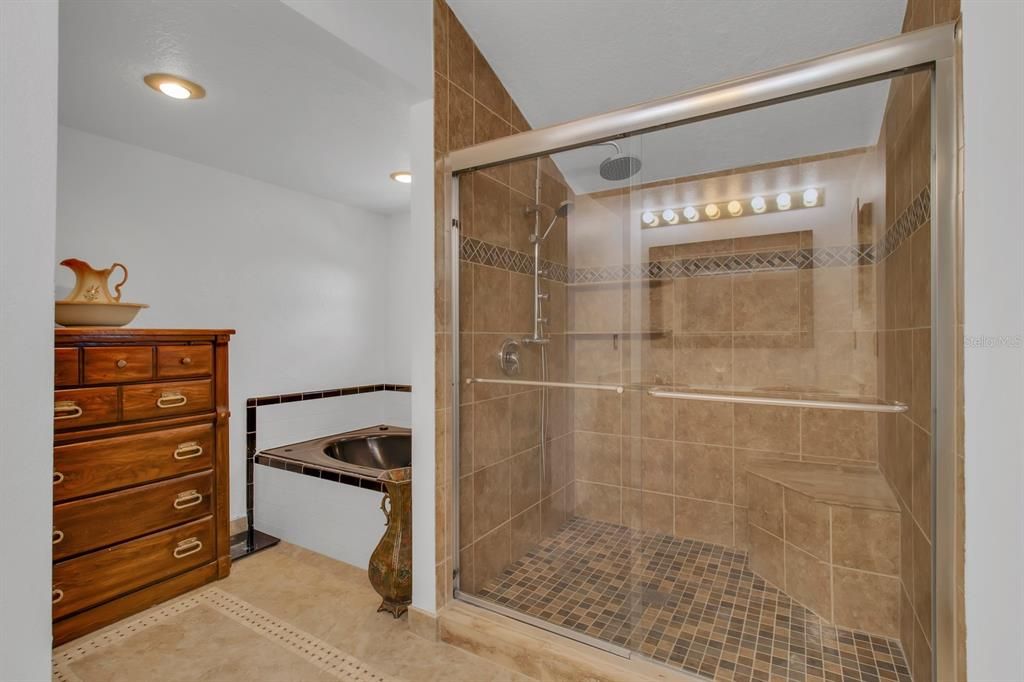 На продажу: $749,900 (4 спален, 3 ванн, 2706 Квадратных фут)