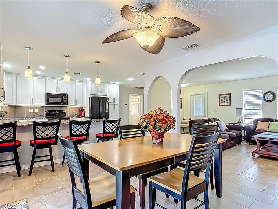 Active With Contract: $320,000 (3 beds, 2 baths, 1428 Square Feet)