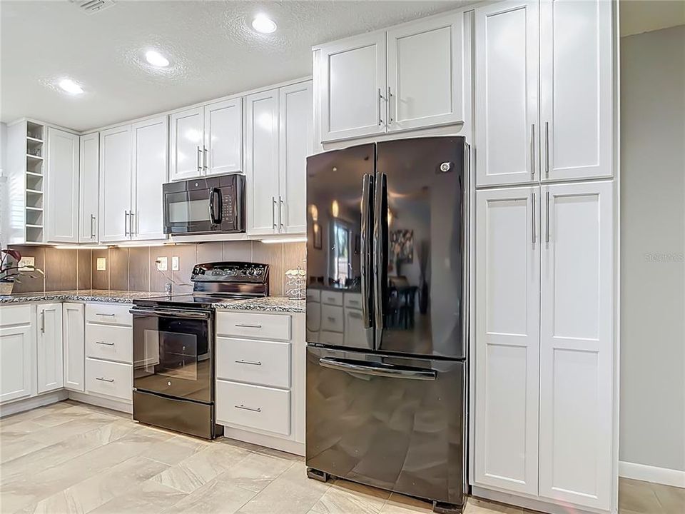 Active With Contract: $320,000 (3 beds, 2 baths, 1428 Square Feet)