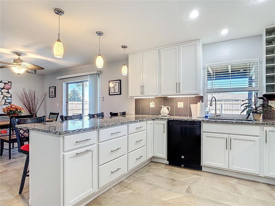 Active With Contract: $320,000 (3 beds, 2 baths, 1428 Square Feet)