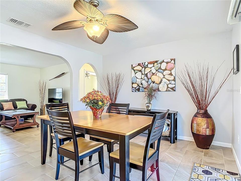 Active With Contract: $320,000 (3 beds, 2 baths, 1428 Square Feet)