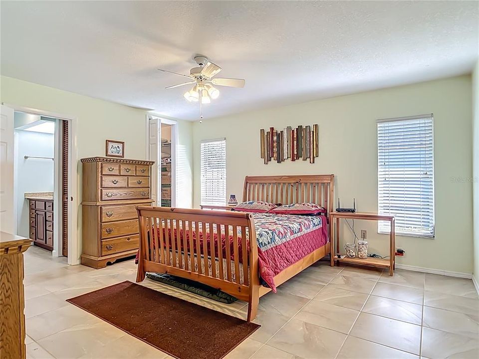 Active With Contract: $320,000 (3 beds, 2 baths, 1428 Square Feet)