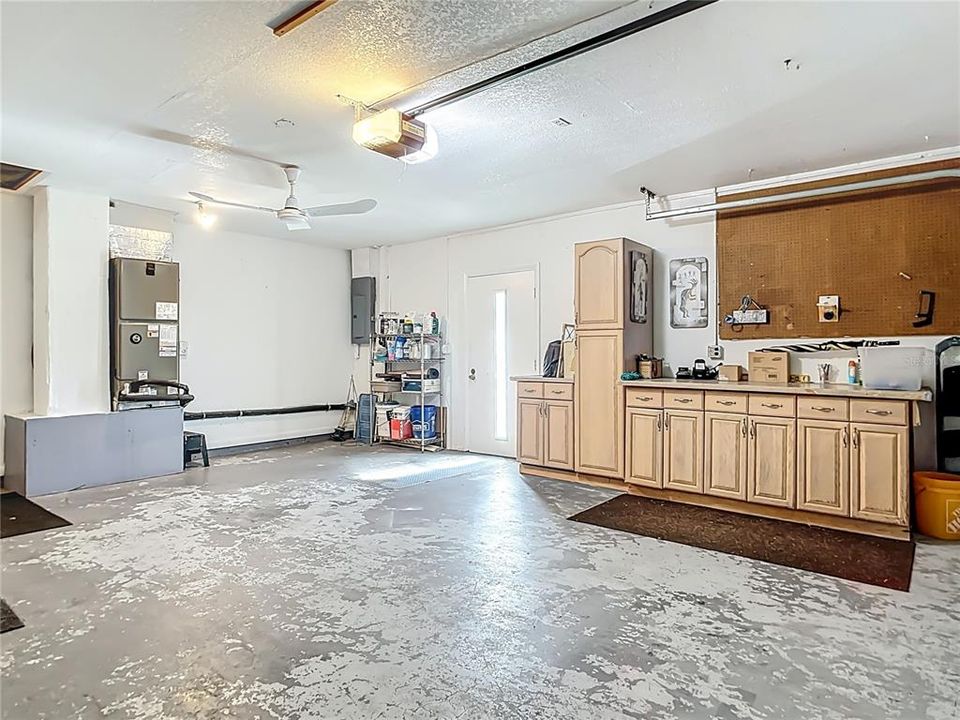 Active With Contract: $320,000 (3 beds, 2 baths, 1428 Square Feet)