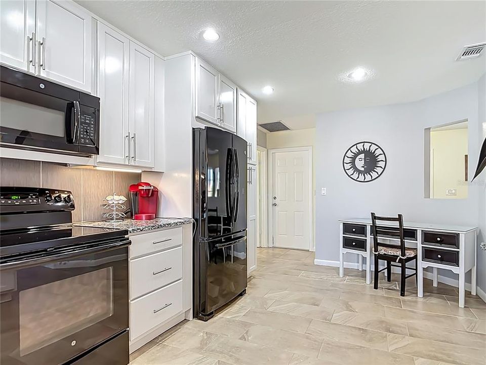 Active With Contract: $320,000 (3 beds, 2 baths, 1428 Square Feet)