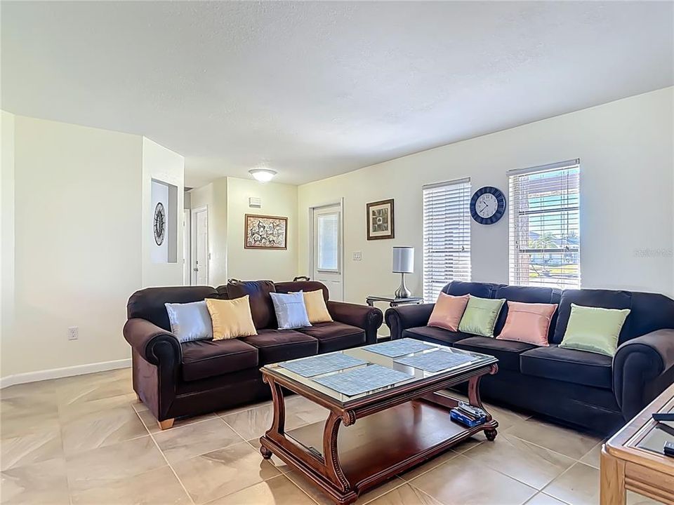 Active With Contract: $320,000 (3 beds, 2 baths, 1428 Square Feet)