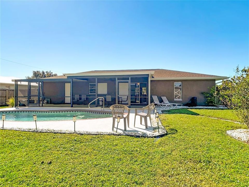 Active With Contract: $320,000 (3 beds, 2 baths, 1428 Square Feet)